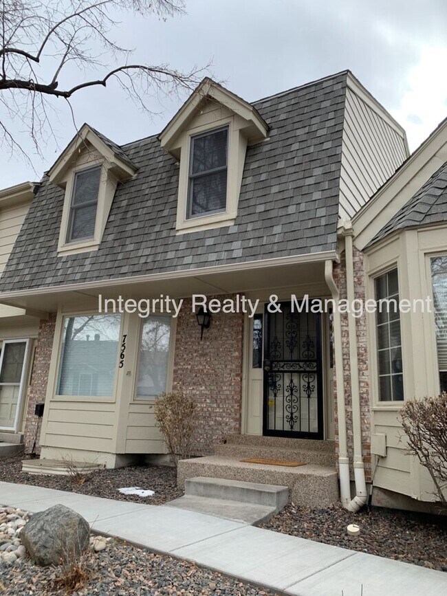 Primary Photo - 7565 S Cove Cir