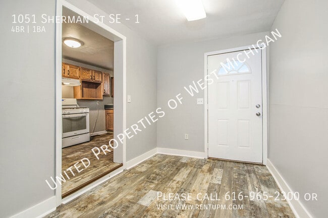 Building Photo - Available Now | 4 Bedroom 1 Bath Lower Lev...