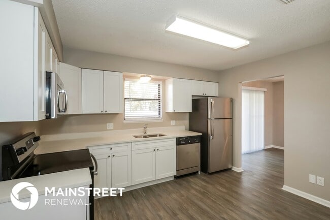 Building Photo - 301 Highland Ave