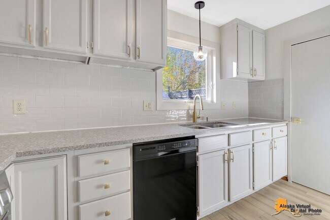 Building Photo - Eagle River Gem