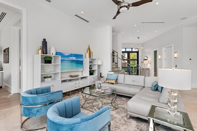 Building Photo - 863 Enfield St