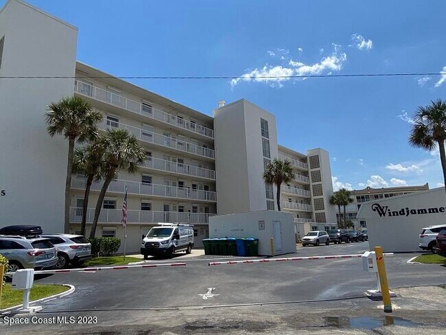 Building Photo - 555 Fillmore Ave