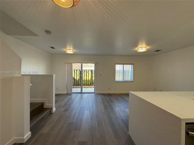 Building Photo - 322 NE 3rd St