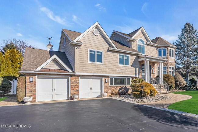 Building Photo - 215 Hollywood Ave