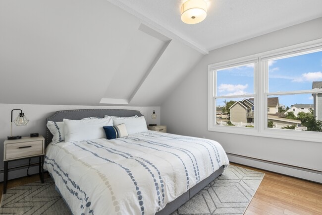 Building Photo - 62 Cosey Beach Ave
