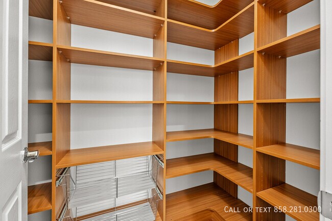 Building Photo - 12167 Via Milano