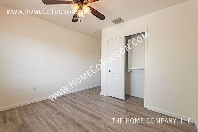 Building Photo - 6645 E Gehrig Ln