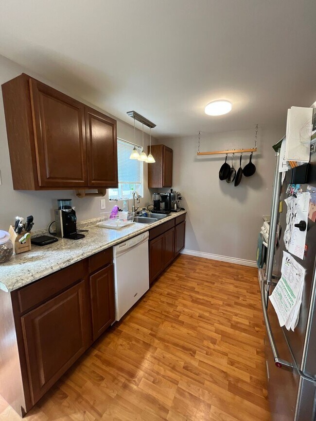 Building Photo - 3 Bedroom 2 Bath House on Cul-de-sac near Whatcom Falls Park