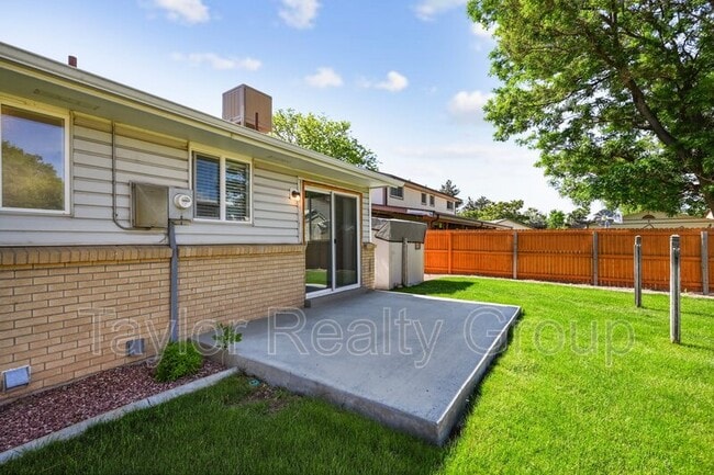 Building Photo - 3685 W 90th Pl