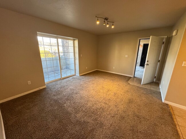 Building Photo - Ground level 3 bedroom 2 bath in Lehi!