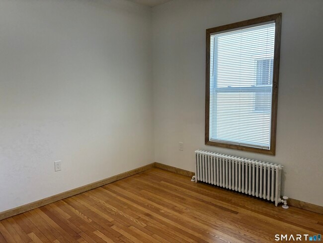 Building Photo - 28 Eld St