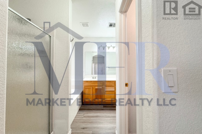 Building Photo - 3Bed/2Bath House at 51st Ave/Loop 101! $399 MOVE-IN SPECIAL! Move-In Ready on 01/08/2026!