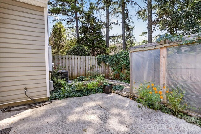 Building Photo - 9020 Roseton Ln