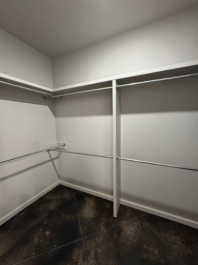 Building Photo - Located in Beacon Pointe!!!4bedrooms 2bathrooms 2 car garage NEWer Build 2025