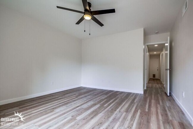 Building Photo - Charming 4Bdm 2Ba Home and Private Patio i...