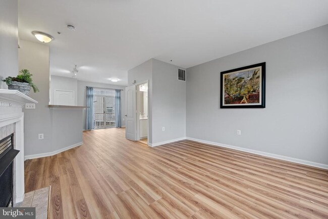 Building Photo - 556 Rhapsody Ct