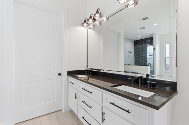 Building Photo - 3515 Country Club Blvd