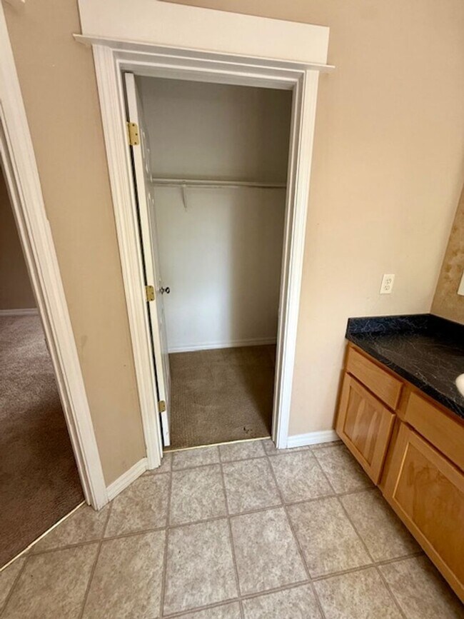 Building Photo - Beautiful 3 Bedroom 2 Bathroom House  **2 Weeks Free Rent**