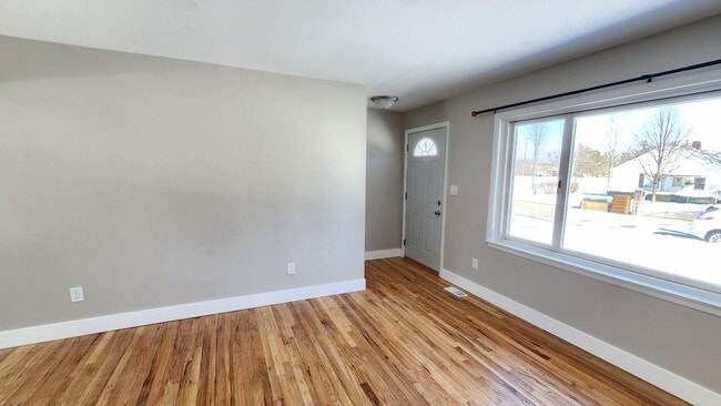 Building Photo - 1223 Deering St