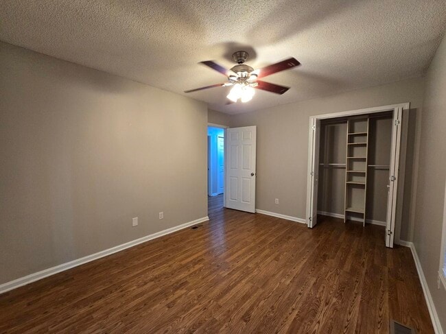 Building Photo - 740 Marigold St