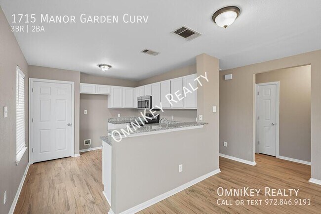 Building Photo - 1715 Manor Garden Curve