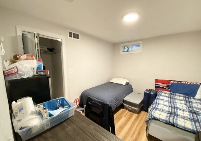 Building Photo - 185 Sydney St