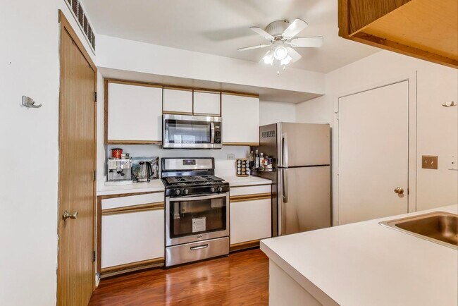 Building Photo - 408 Trenton Ct