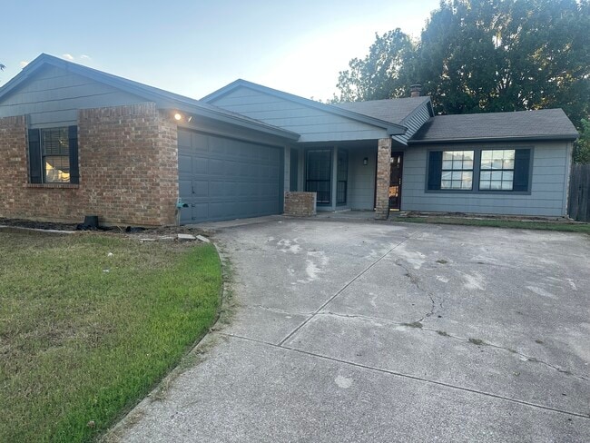 Building Photo - 2601 Driskill Dr