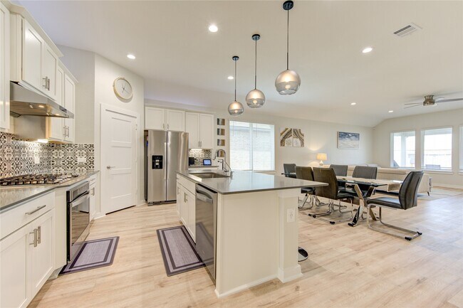 Building Photo - 22534 Petrizzi Ln