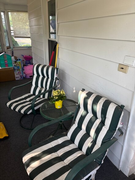 Enclosed porch - 606 Dewey Ave