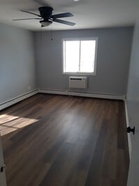 Building Photo - RIVERSIDE CHATEAU ASSOCIATES LP