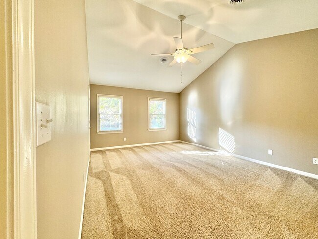 Building Photo - Well Maintained 3 Bedroom with Large Back Deck & Detached Garage!