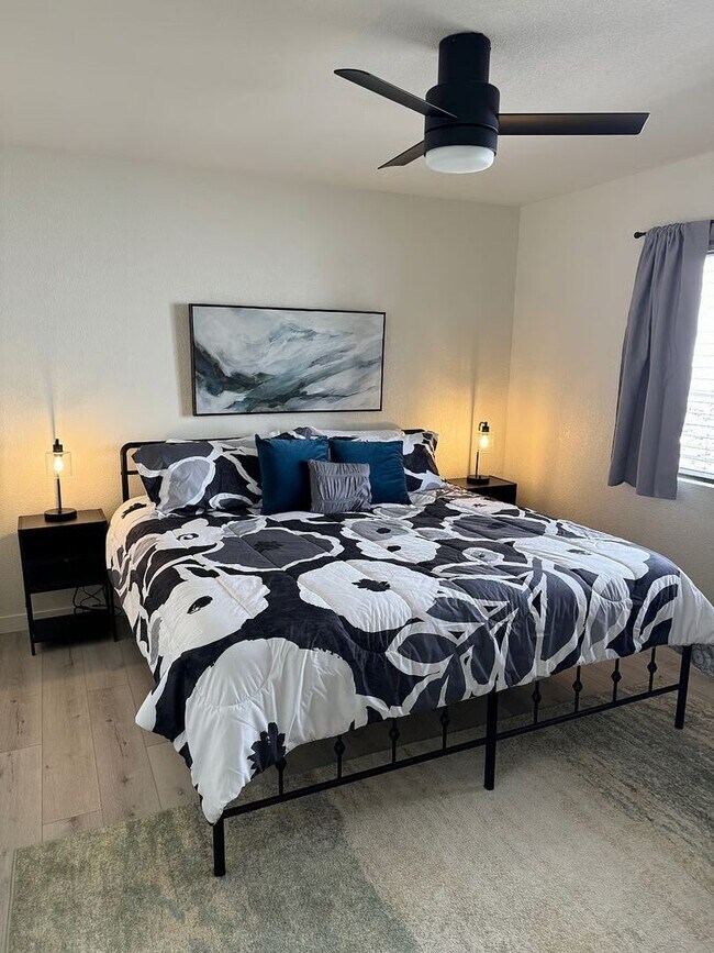 Building Photo - S-1073