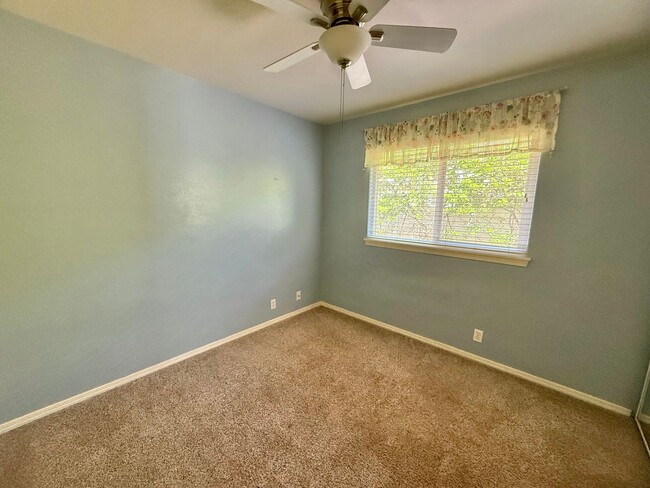 Building Photo - 3 Bedroom / 2 Bathroom Home in Waikapu Gardens!