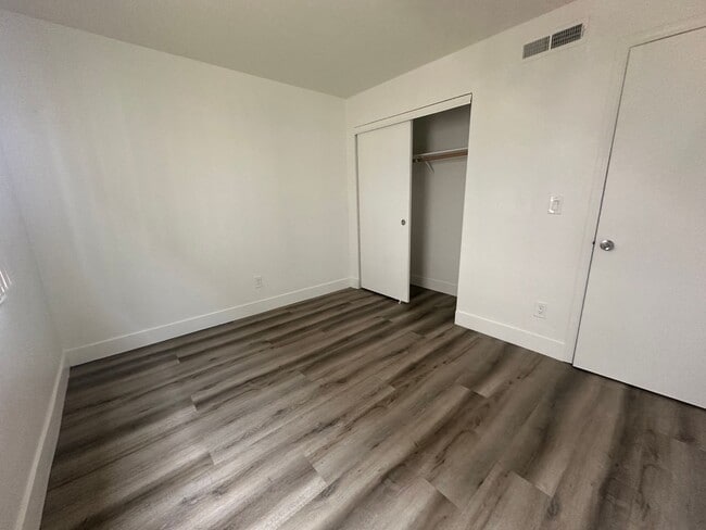 Building Photo - 1948 Country Club Ct