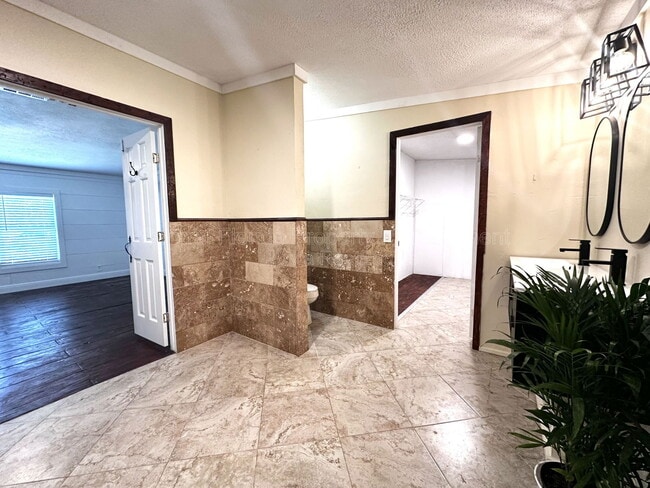 Building Photo - 2325 Salt Creek Trail