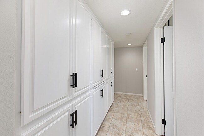 Building Photo - 232 S La Esperanza