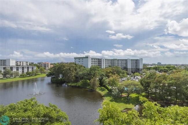 Building Photo - 2240 N Cypress Bend Dr