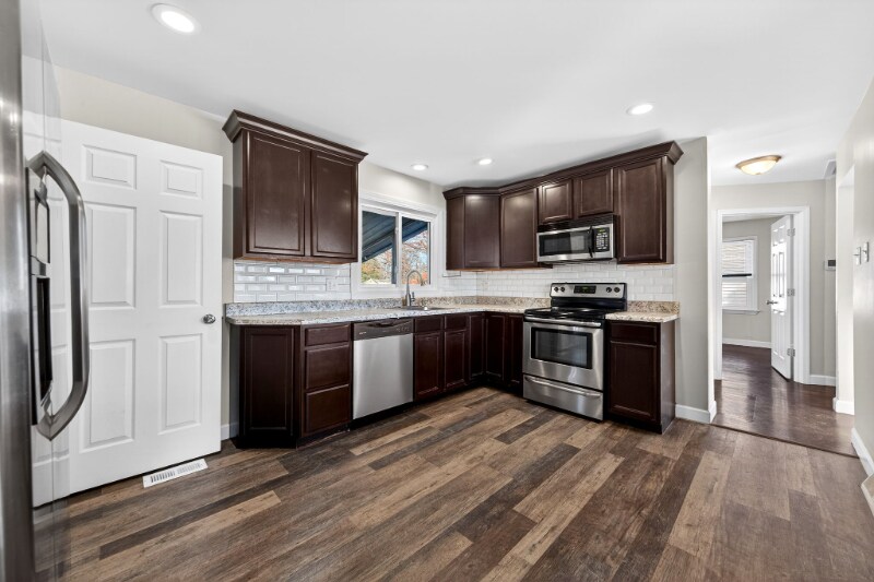 Building Photo - 865 Boone St