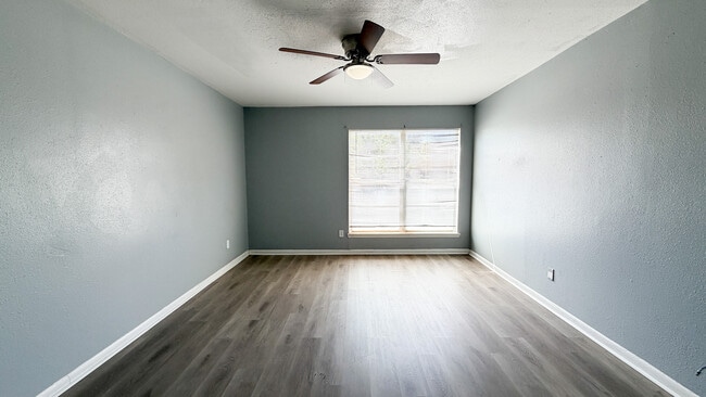 Building Photo - Kentwood Apartments