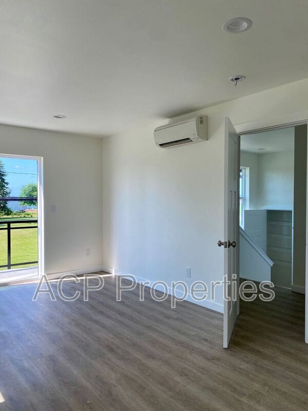 Building Photo - 1318 Bradley Ct