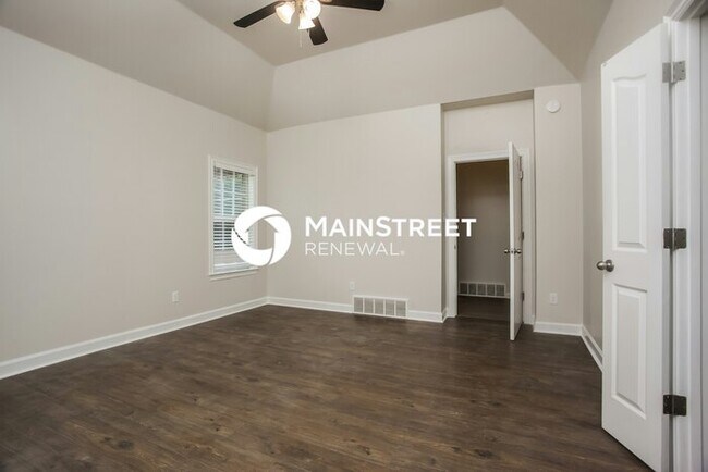 Building Photo - 4 Bedroom Pet-Friendly Home in Olive Branch, MS with Main Street Renewal