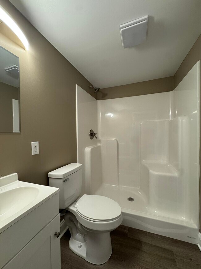 Building Photo - 2564 Millbrook Dr