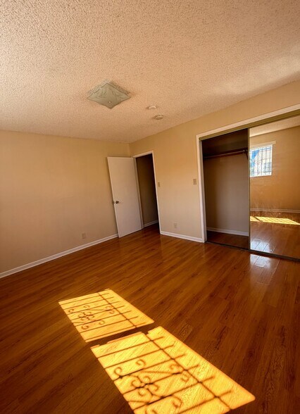 Building Photo - 1314-1318 W 94th St