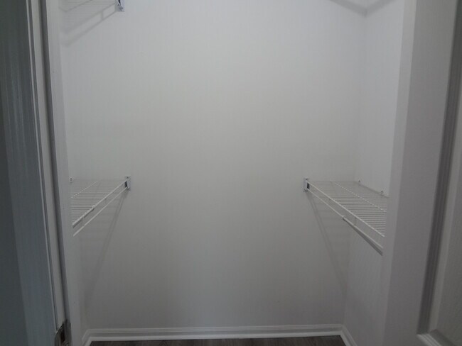 Building Photo - 220 Brett Cir