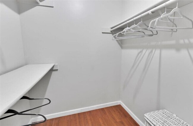 Building Photo - 2411 Huntingdon Chase