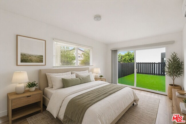 Building Photo - 825 S Detroit St