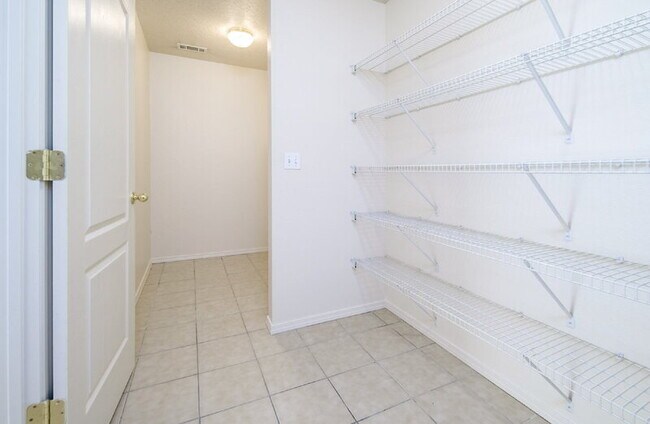 Building Photo - 6561 S Covewood Way