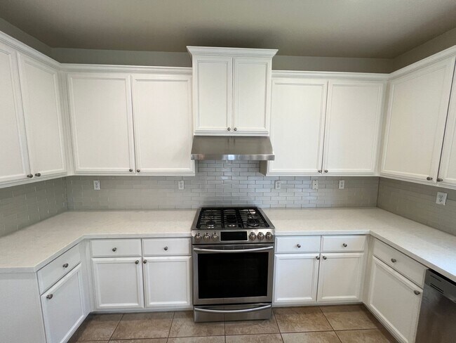 Building Photo - Gorgeous Stone Creek Home!