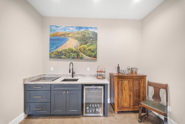 Building Photo - Fully Furnished | Asheville Area | 3–12 Month Leases Available